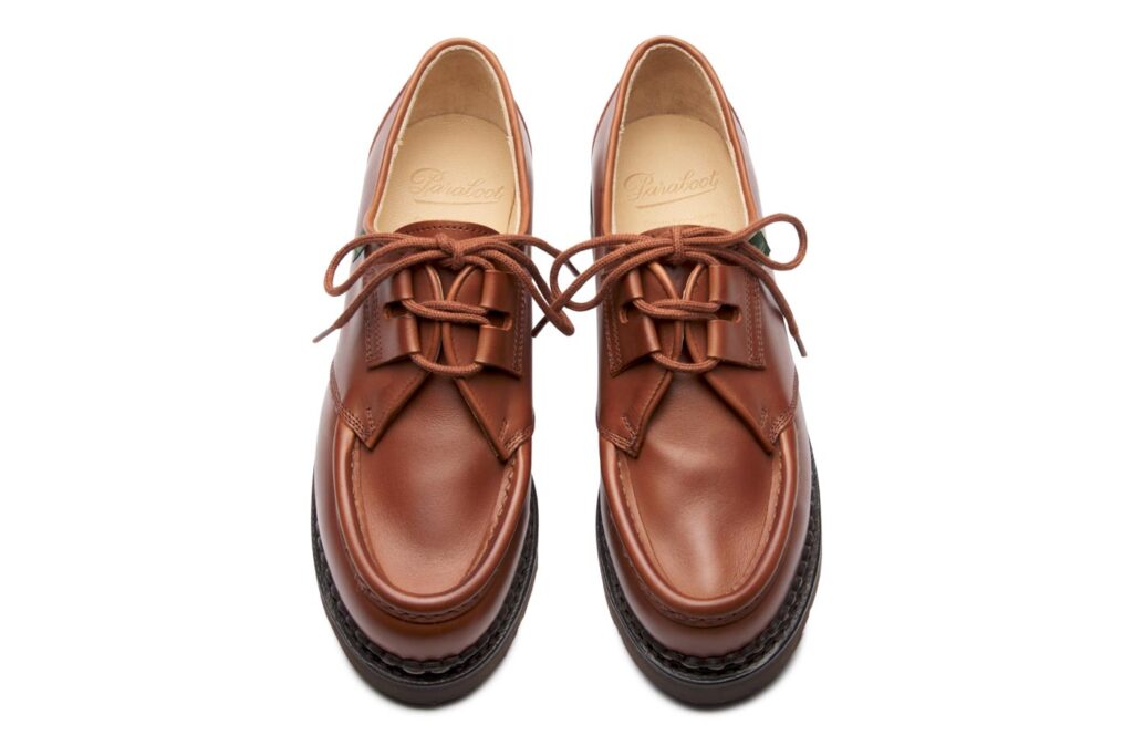 Derby femme Paraboot : l'alliance du style masculin-féminin et du confort absolu. Des chaussures de ville iconiques en cuir, façonnées avec un savoir-faire d'exception pour durer.