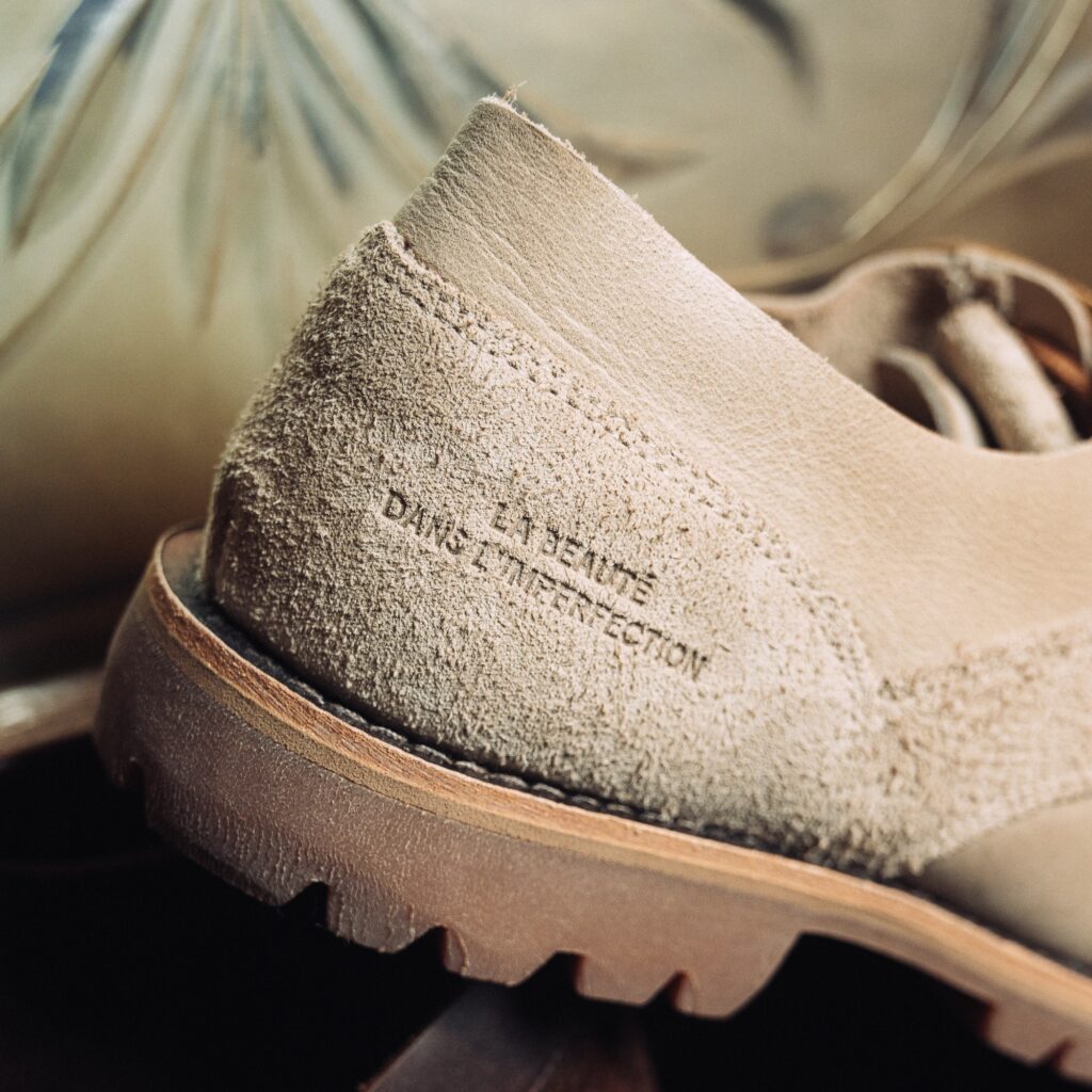 Chaussures Paraboot Thiers en cuir beige profond coloris vel sand, créées en collaboration avec Universal Works.