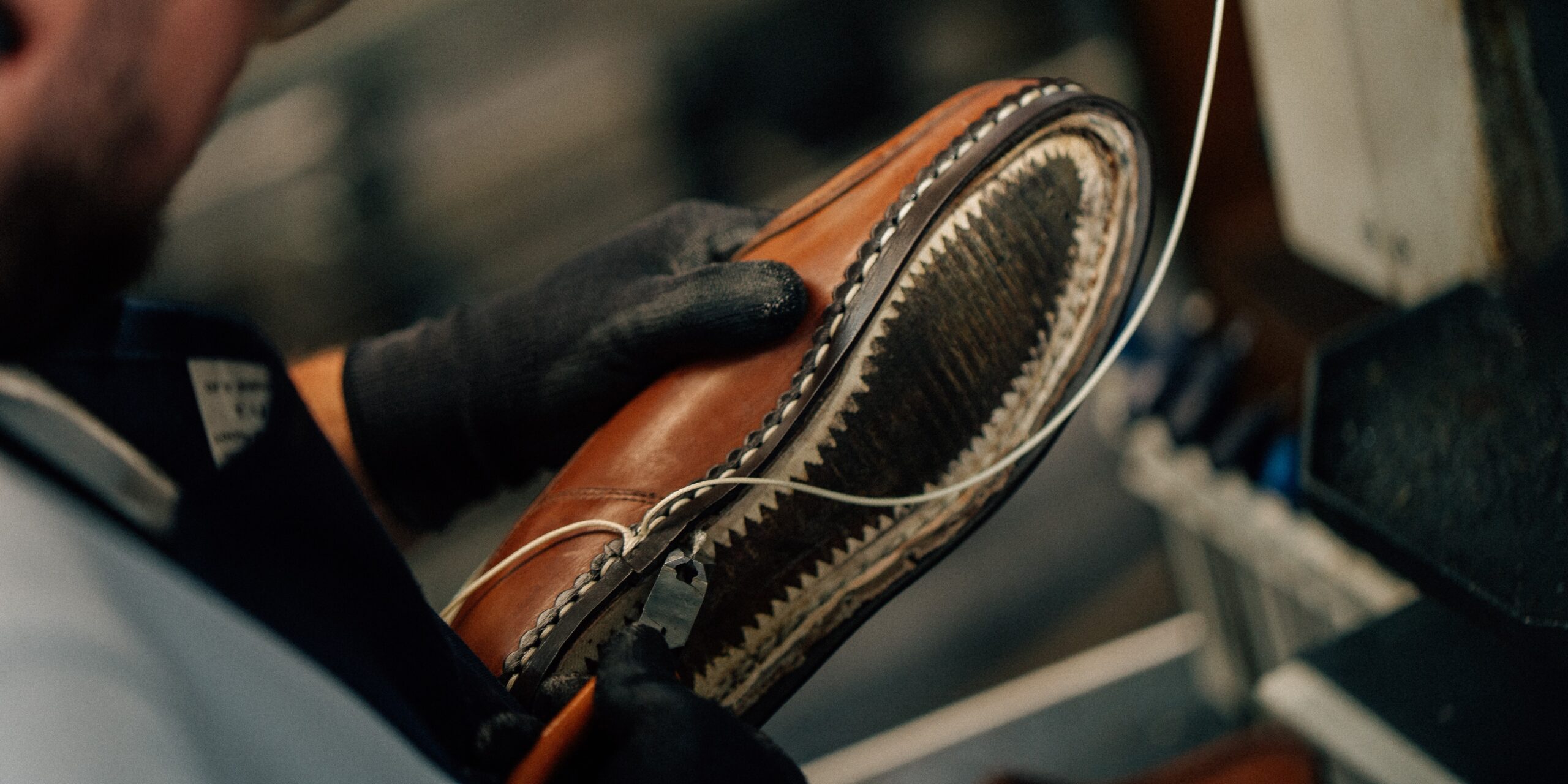 Le principe de fabrication des chaussures cousues Blake, cousues Goodyear et cousues Norvégien consiste à relier la tige — partie supérieure de la chaussure — à la première de montage et à la semelle d’usure par une bande de cuir appelée trépointe.