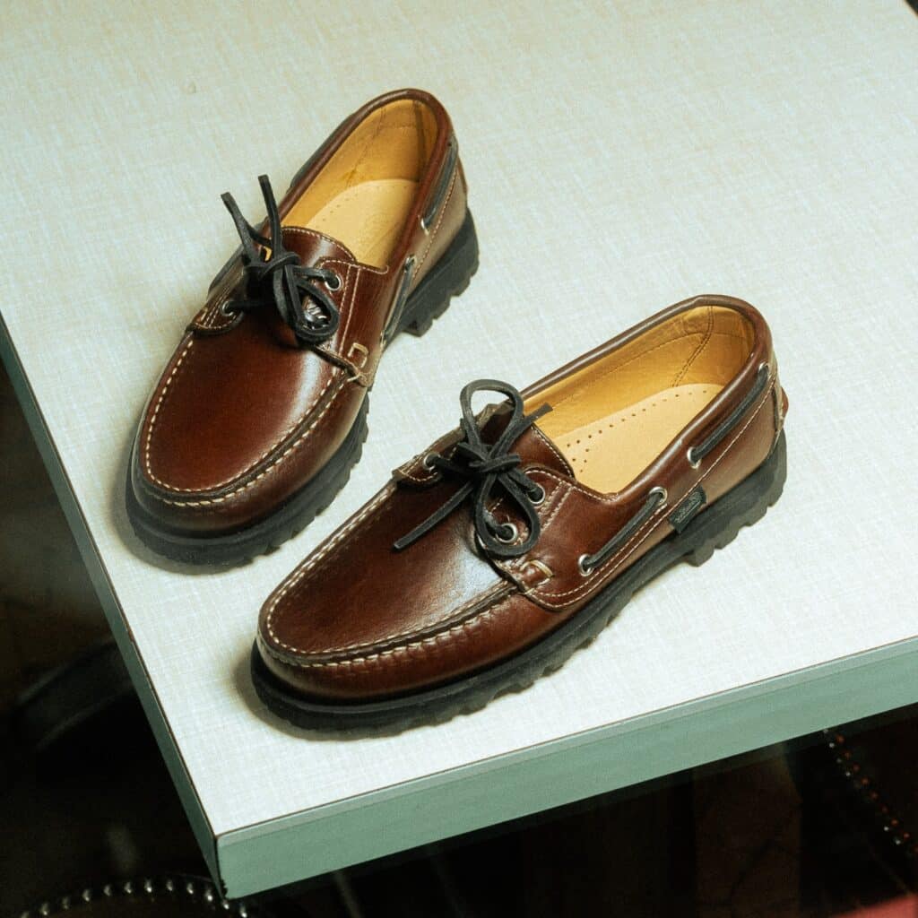 Chaussure bateau femme Paraboot Malo en cuir lisse America marron avec semelle gomme crantée noire.