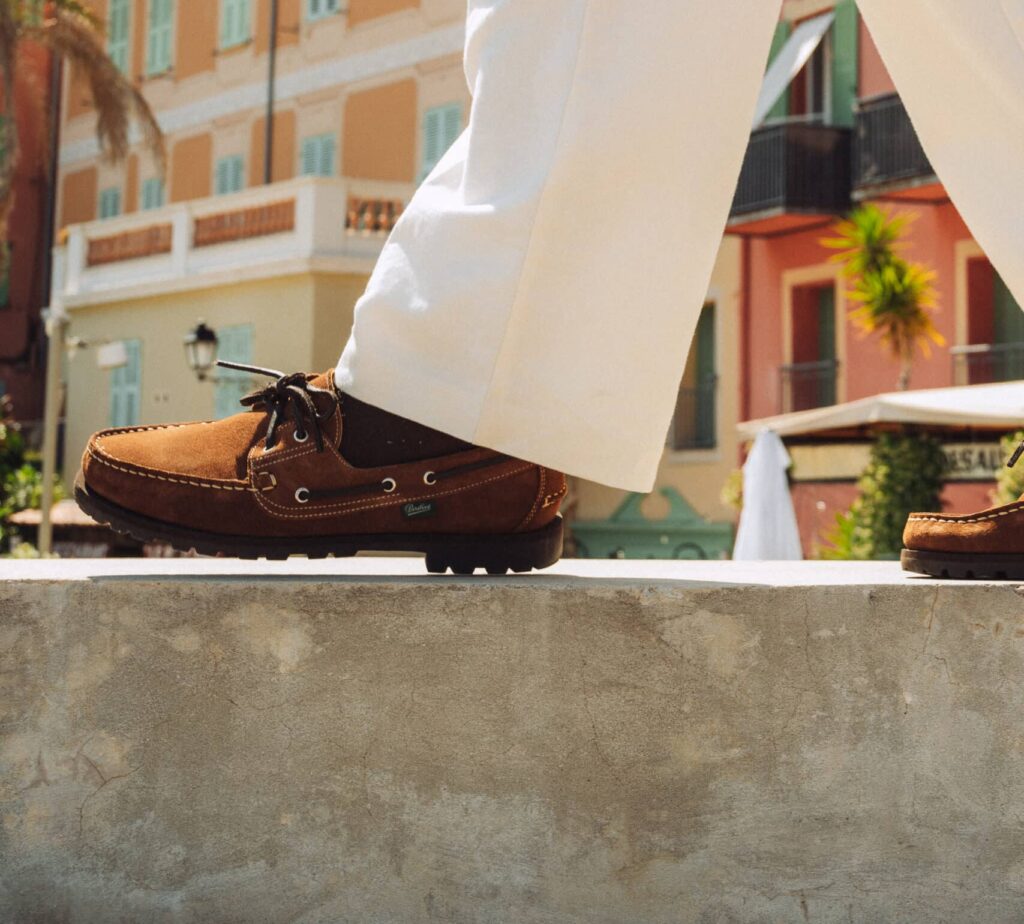 Chaussure bateau pour homme Malo de Paraboot en cuir velours cognac avec semelle en gomme crantée.