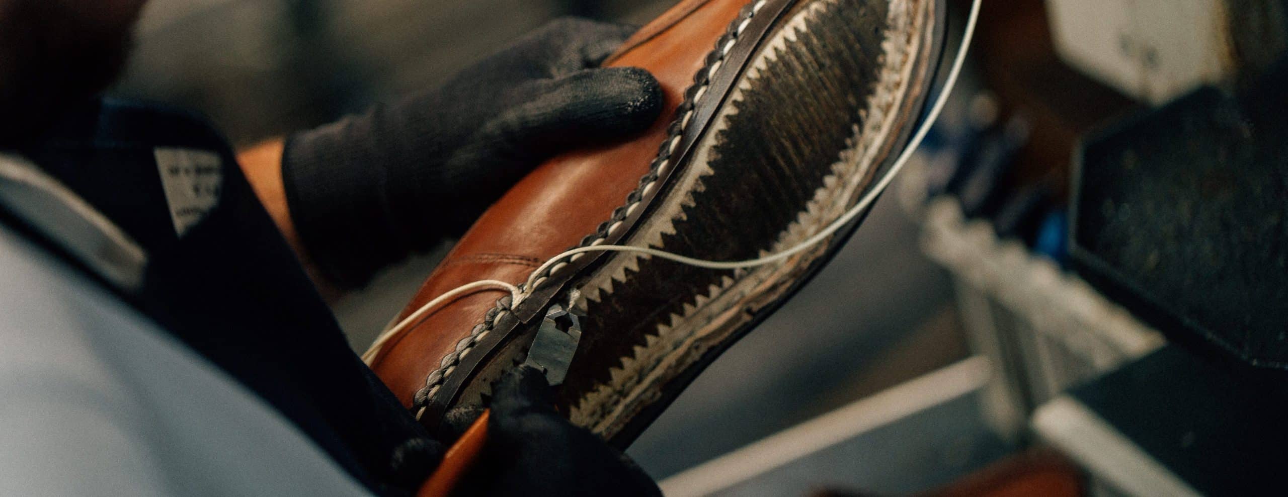 Le principe de fabrication des chaussures cousues Blake, cousues Goodyear et cousues Norvégien consiste à relier la tige — partie supérieure de la chaussure — à la première de montage et à la semelle d’usure par une bande de cuir appelée trépointe.