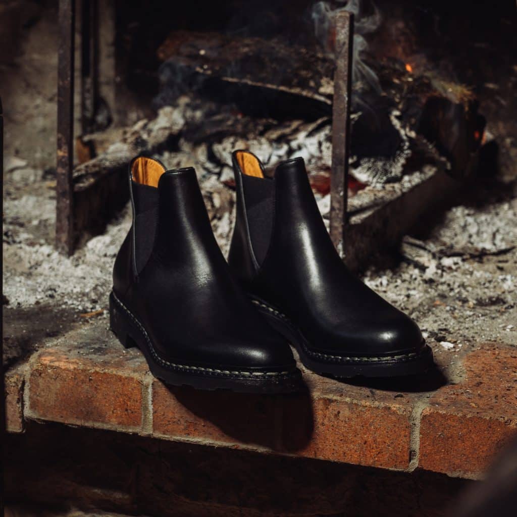 Chelsea boots femme Valdaine Paraboot en cuir lisse noir et élastiques latéraux.