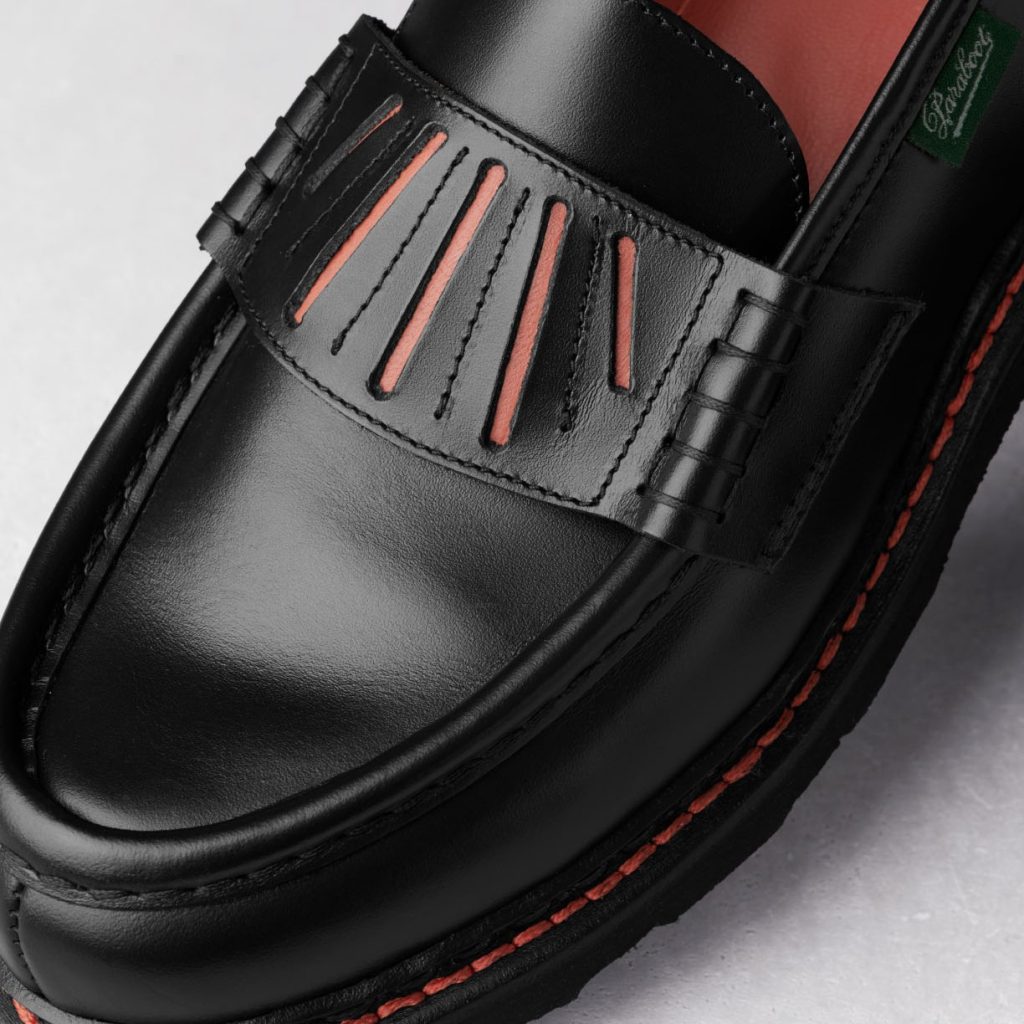 Gros plan sur le plateau du mocassin Orsay Paraboot noir avec l'empiècement French Plissé Camille Fournet.